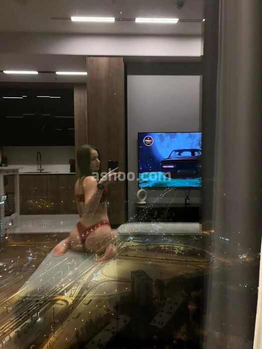 Загадочная девушка на час: когда одиночество становится искусством
